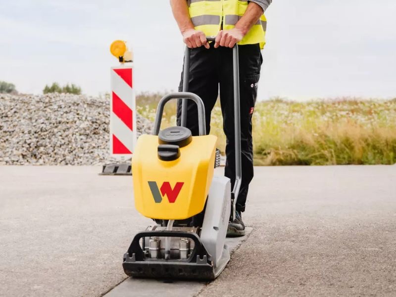 PIASTRA VIBRANTE COMPATTATRICE 15 KN WACKER NEUSON BPS1550AW